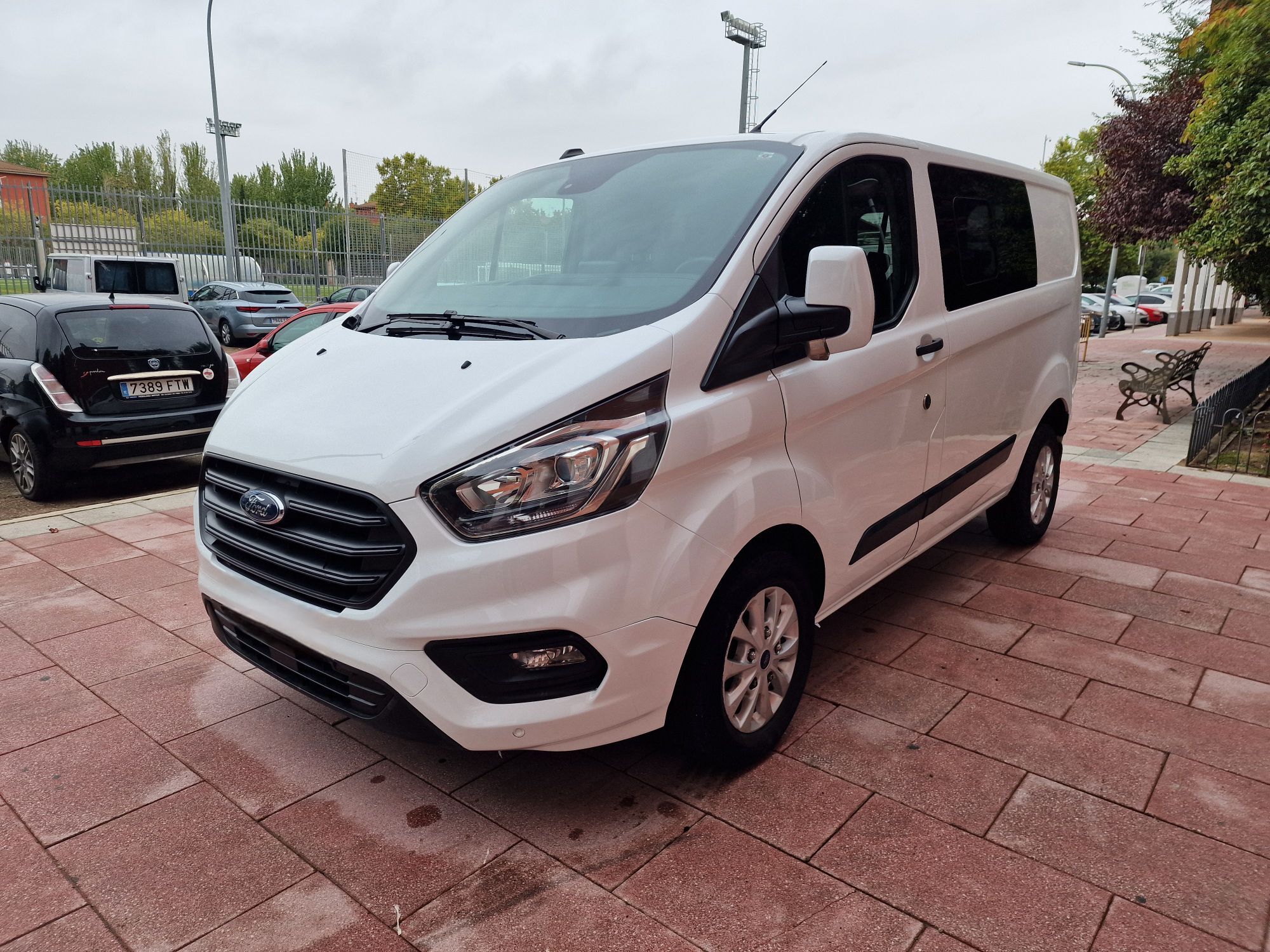 Foto del FORD Transit Custom FT 320 L1 Mixto Trend M1 EcoBlue 130