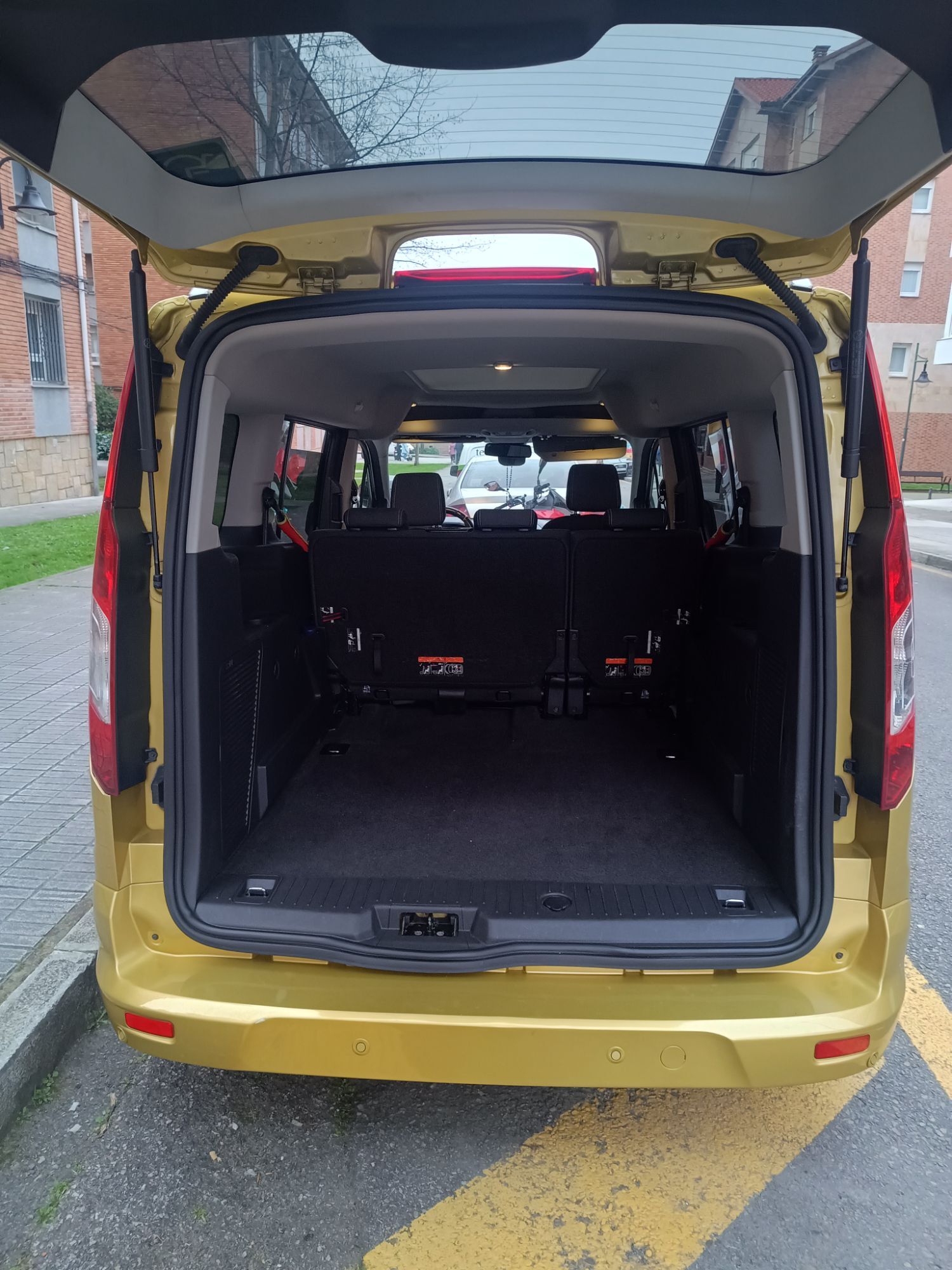 Foto del FORD Tourneo Connect Connect 1.5TDCi Auto-S&S Trend PS 120