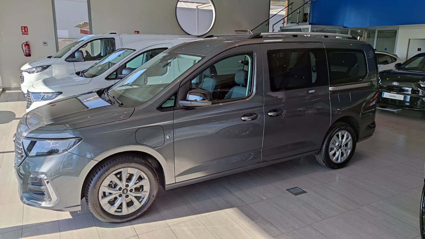 FORD Tourneo Connect (1.5 Ecoboost PHEV Auto 150cv Titanium) en Madrid