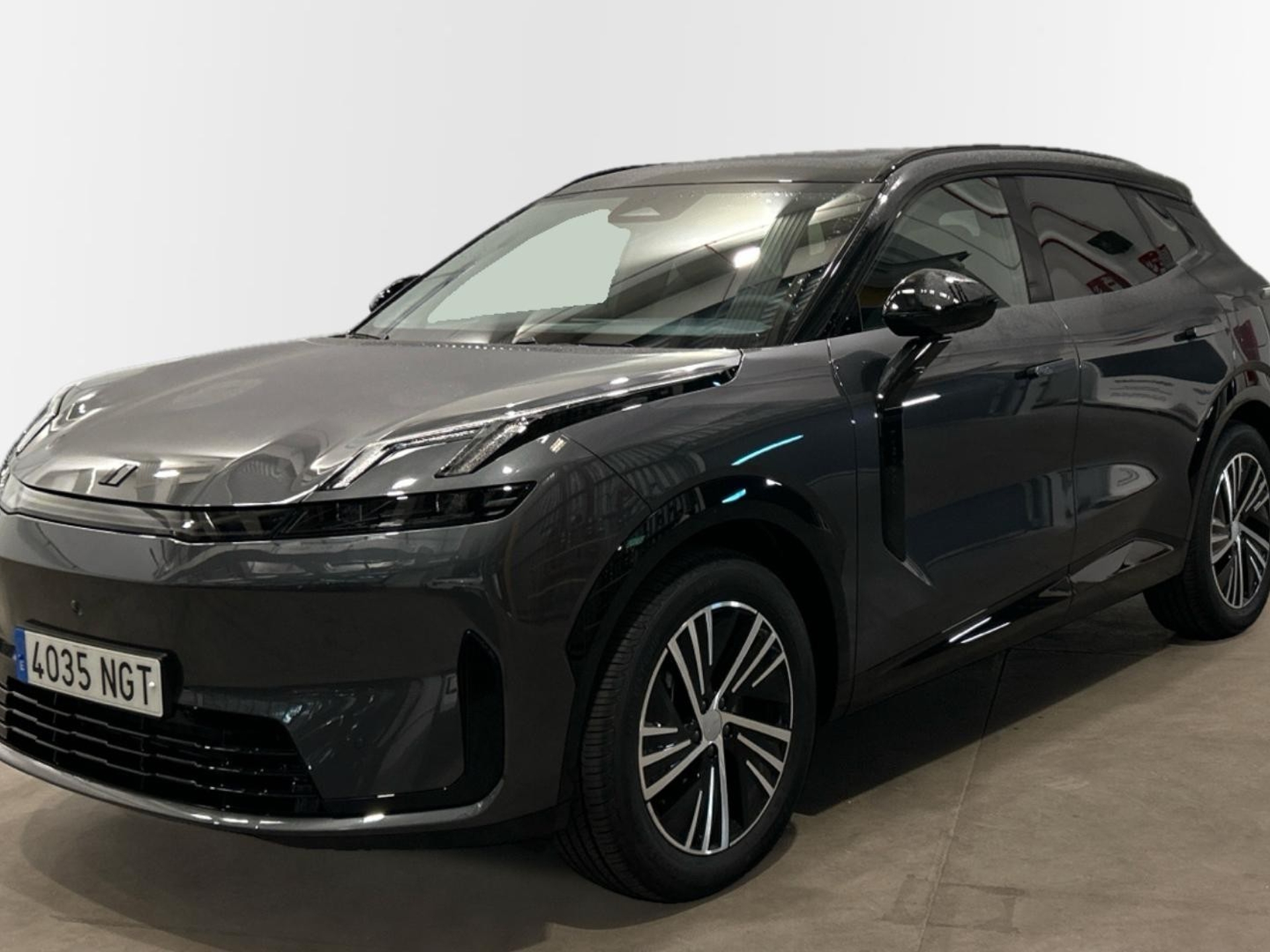 Imagen de LYNK & CO 08