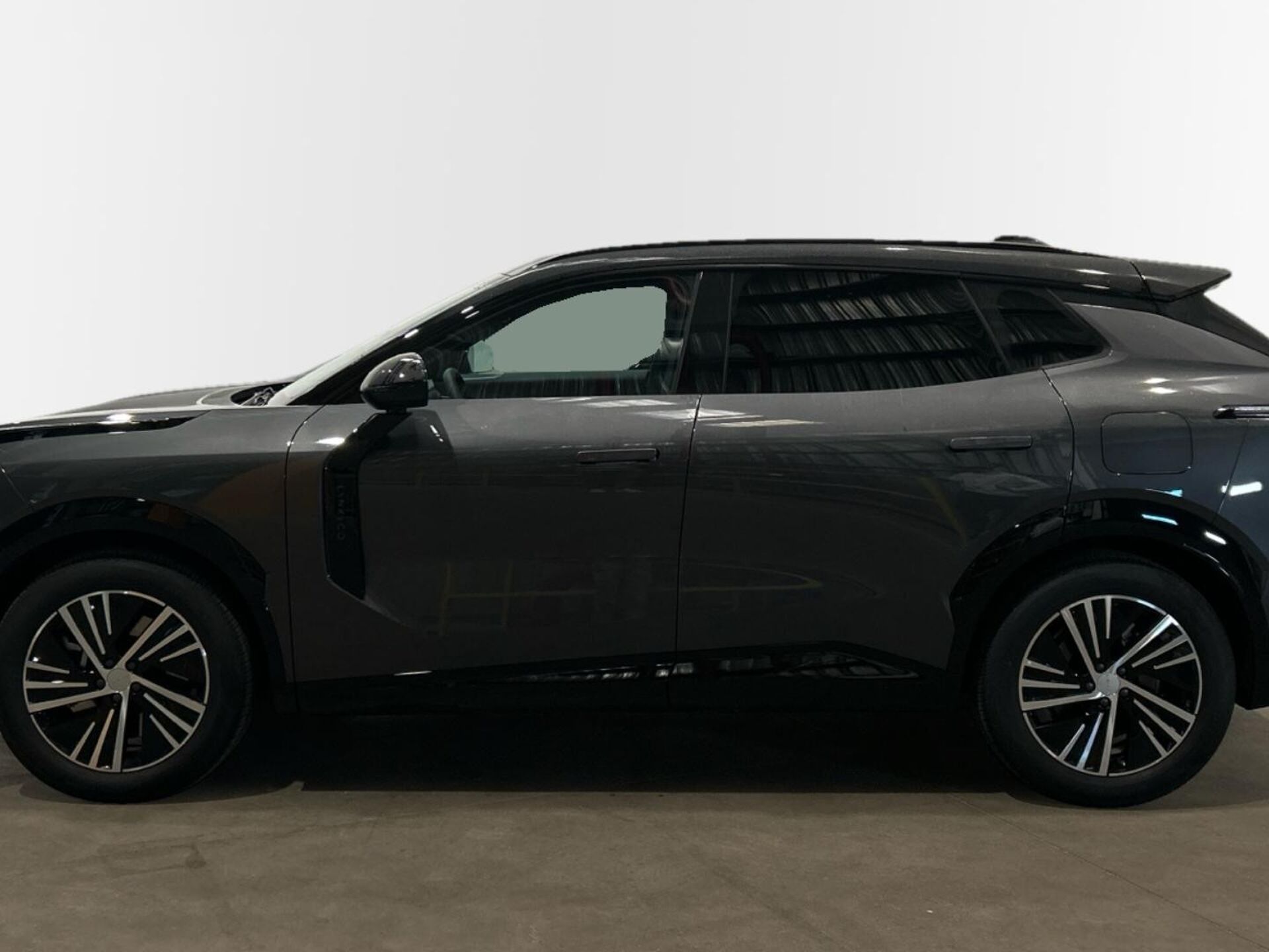 Imagen 3 de LYNK & CO 08