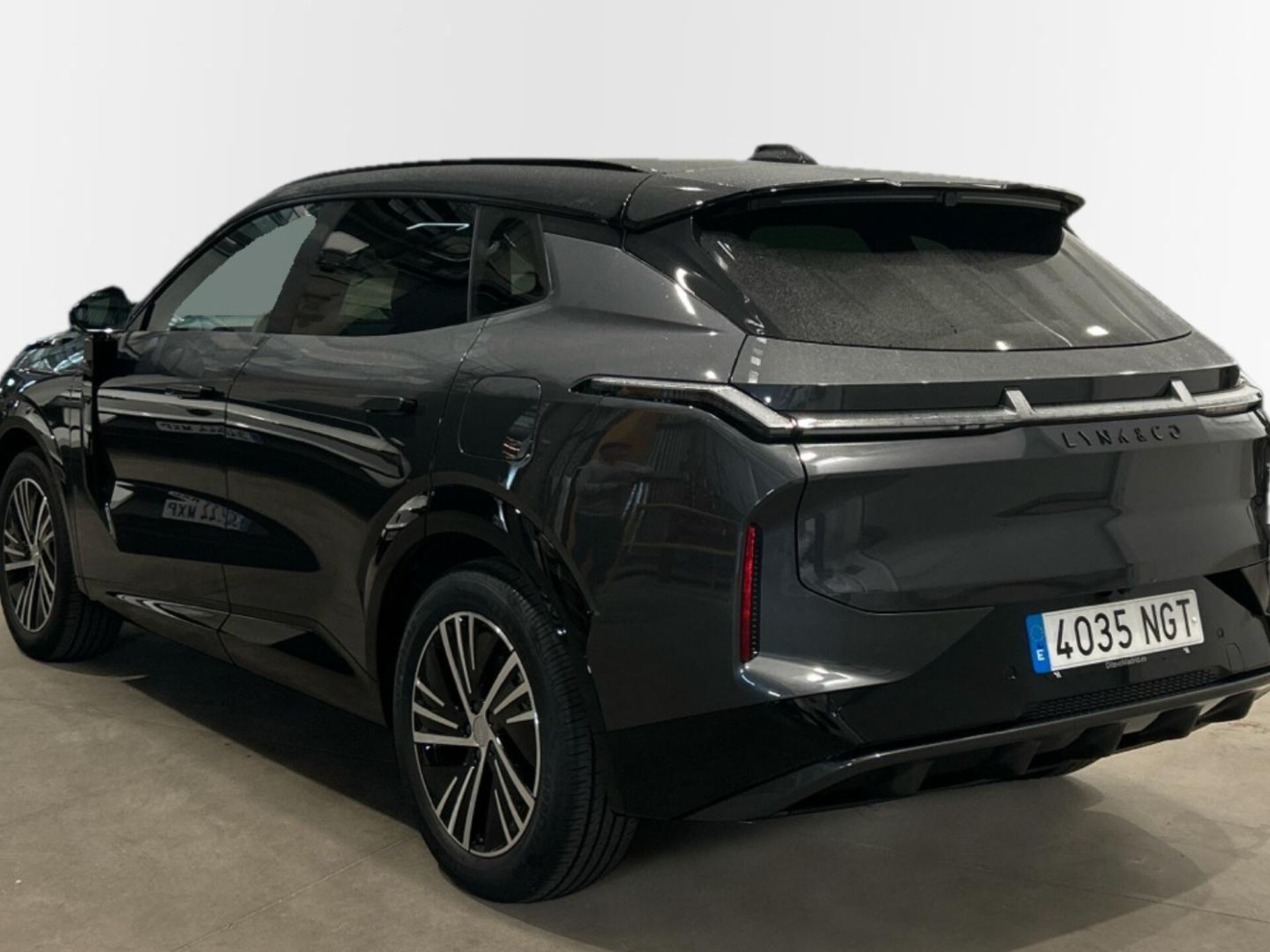 Imagen 2 de LYNK & CO 08