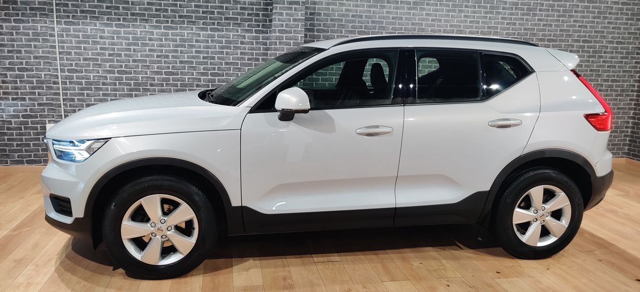 Foto del VOLVO XC40 T2 Momentum Core Aut.