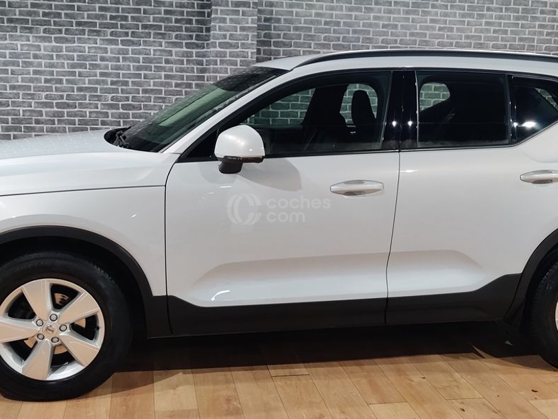 Foto del VOLVO XC40 T2 Momentum Core Aut.
