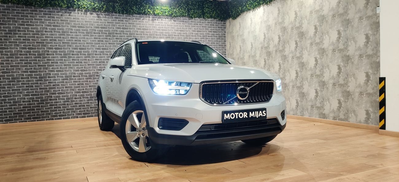 VOLVO XC40 (T2 Momentum Core Aut.) en Málaga