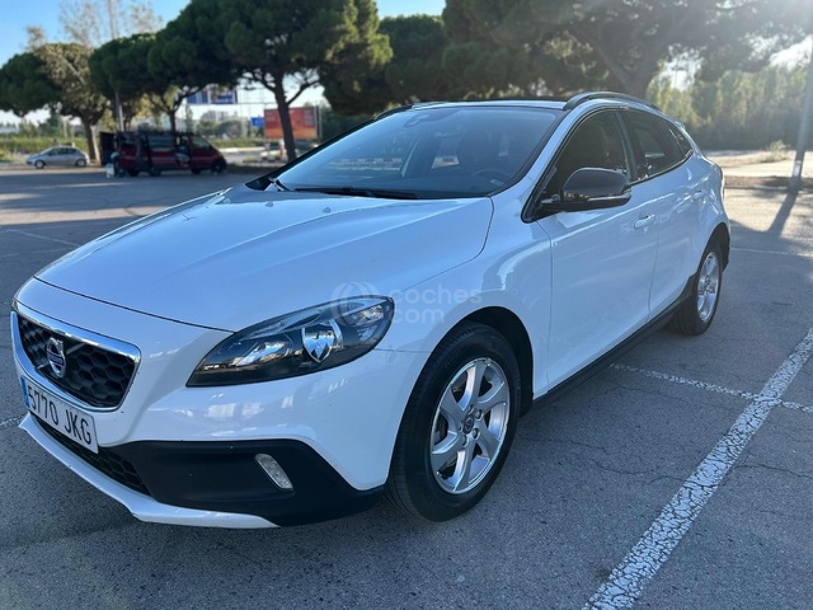 Foto del VOLVO V40 Cross Country D3 Momentum Aut. 150