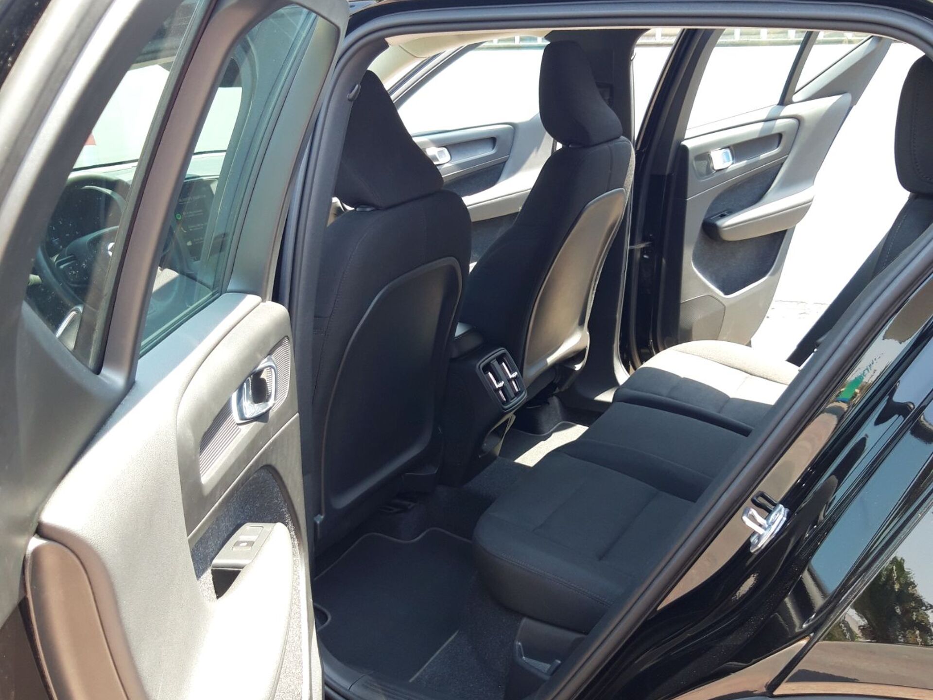 Imagen 3 de VOLVO XC40