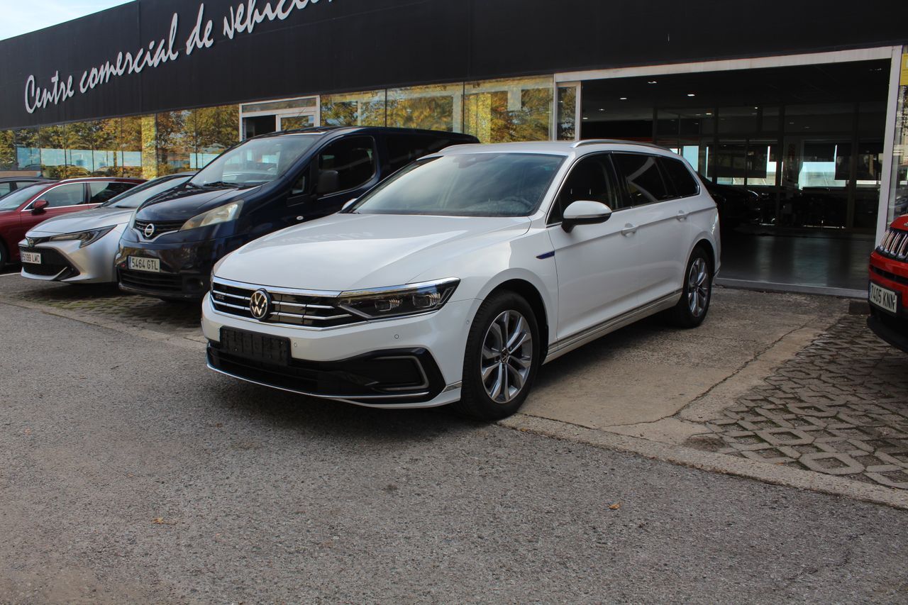 VOLKSWAGEN Passat (Variant GTE 1.4 TSI e-Power 115kW + 85kW) en Madrid