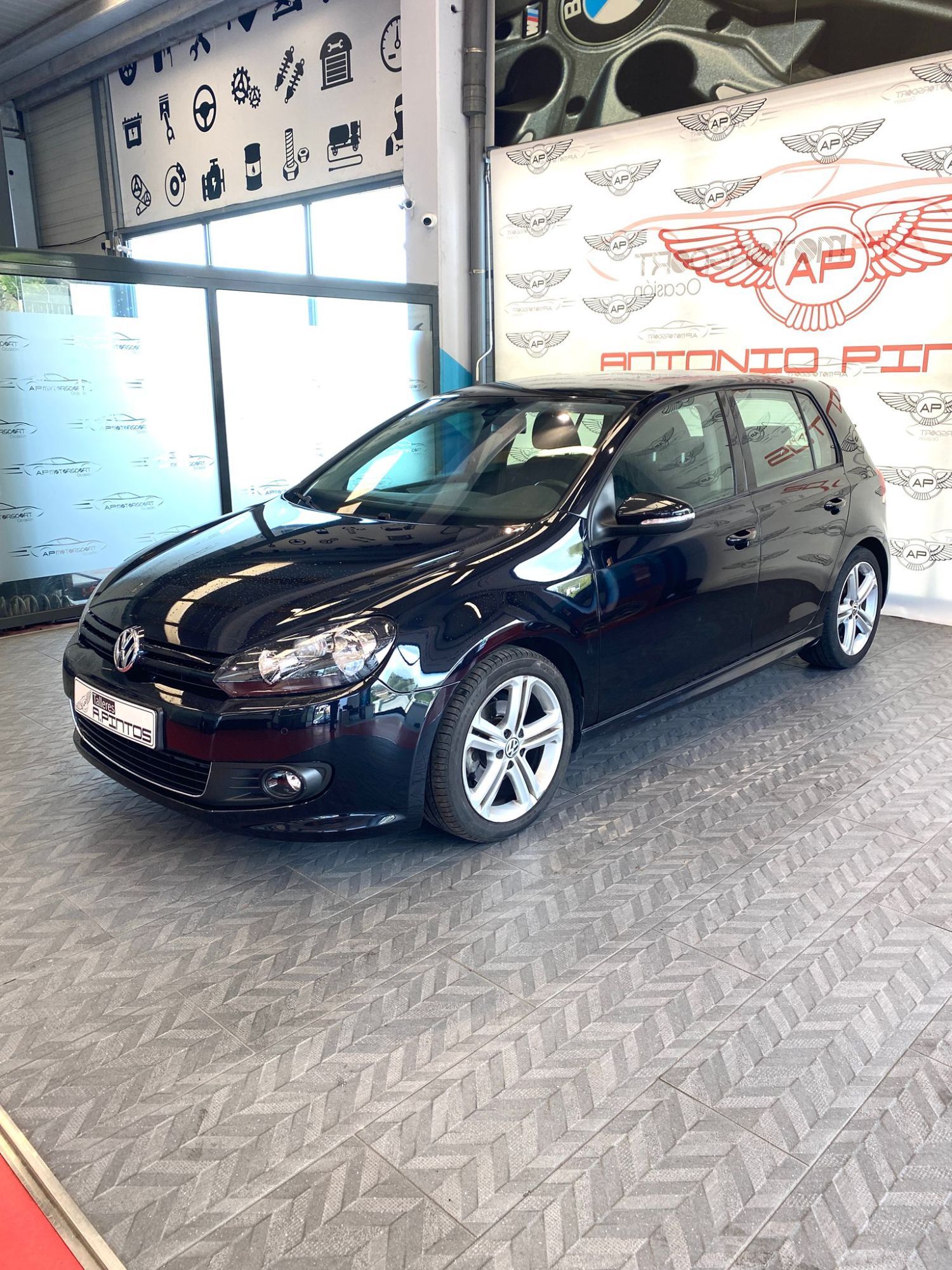 VOLKSWAGEN Golf (1.6TDI CR Sport 105) en Pontevedra