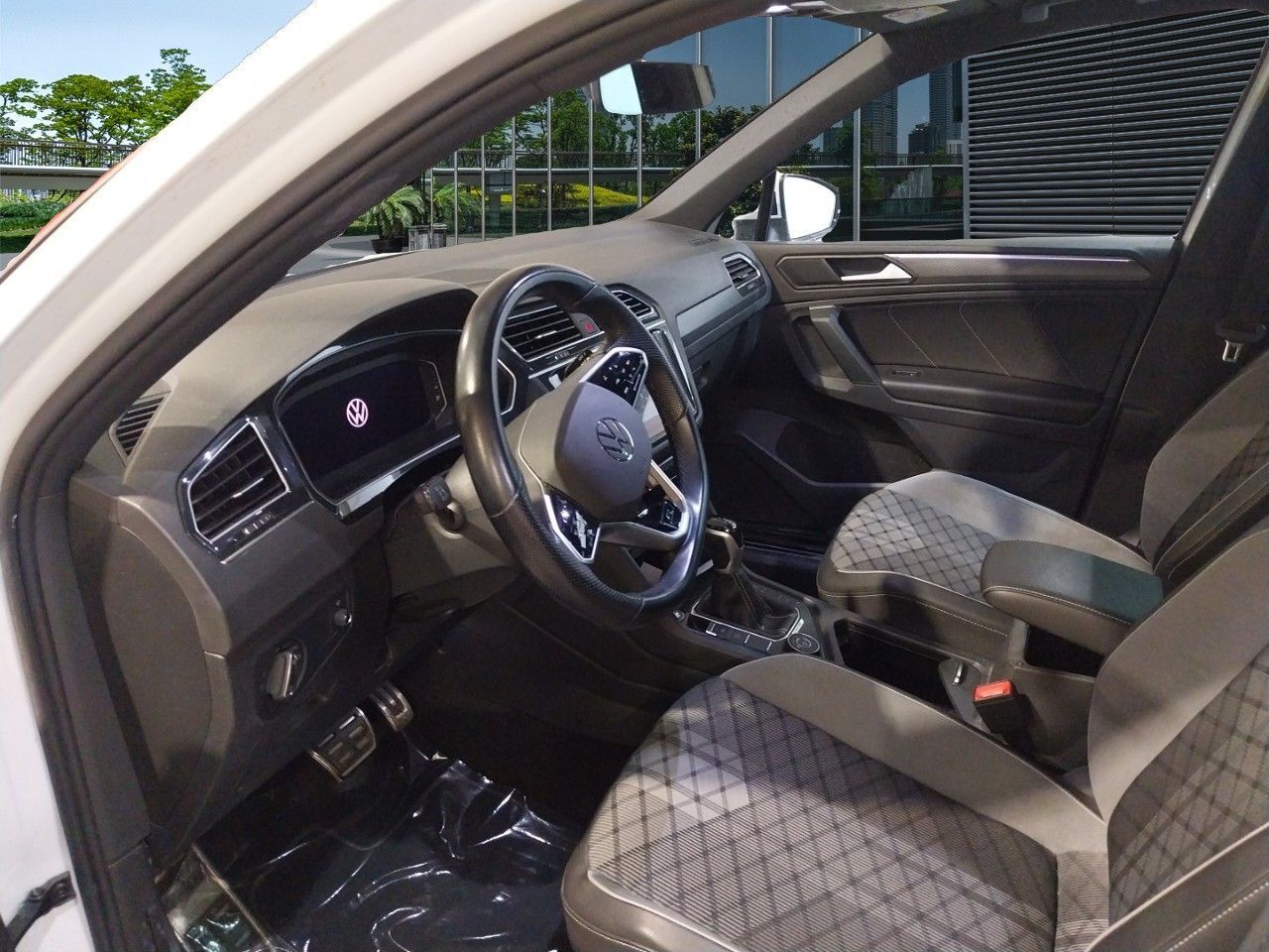 VOLKSWAGEN Tiguan (R-Line 2.0 TDI 4Motion 110 kW (150 CV) DSG) en Madrid