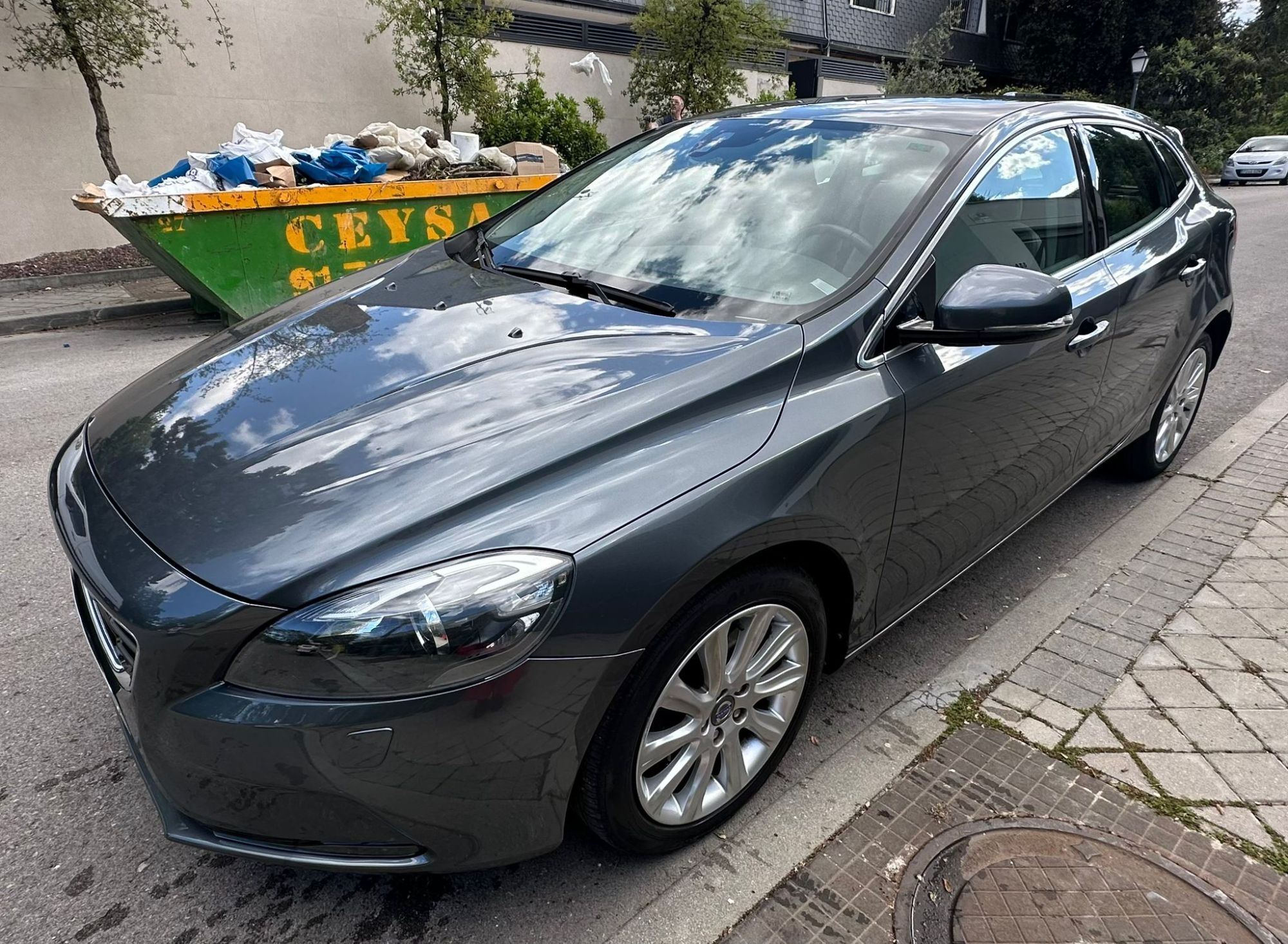 Foto del VOLVO V40 D3 R-Design Momentum Aut. 150