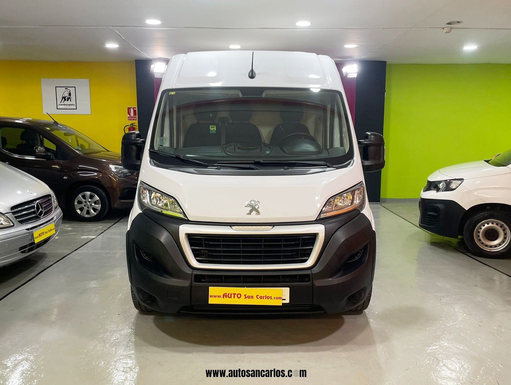 Foto del PEUGEOT Boxer Furgón 2.2BlueHDI 333 L2H2 S&S 140