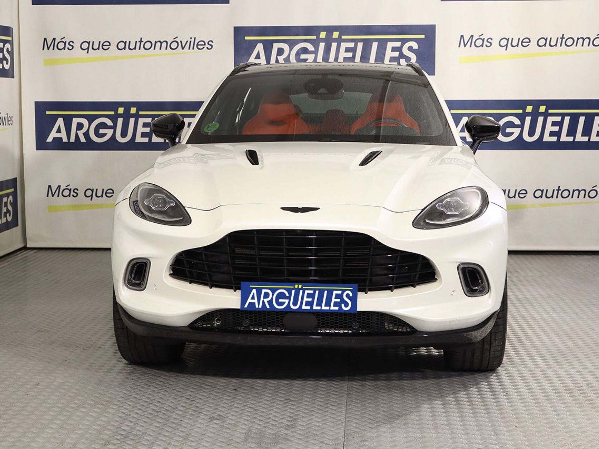 Imagen 2 de ASTON MARTIN DBX