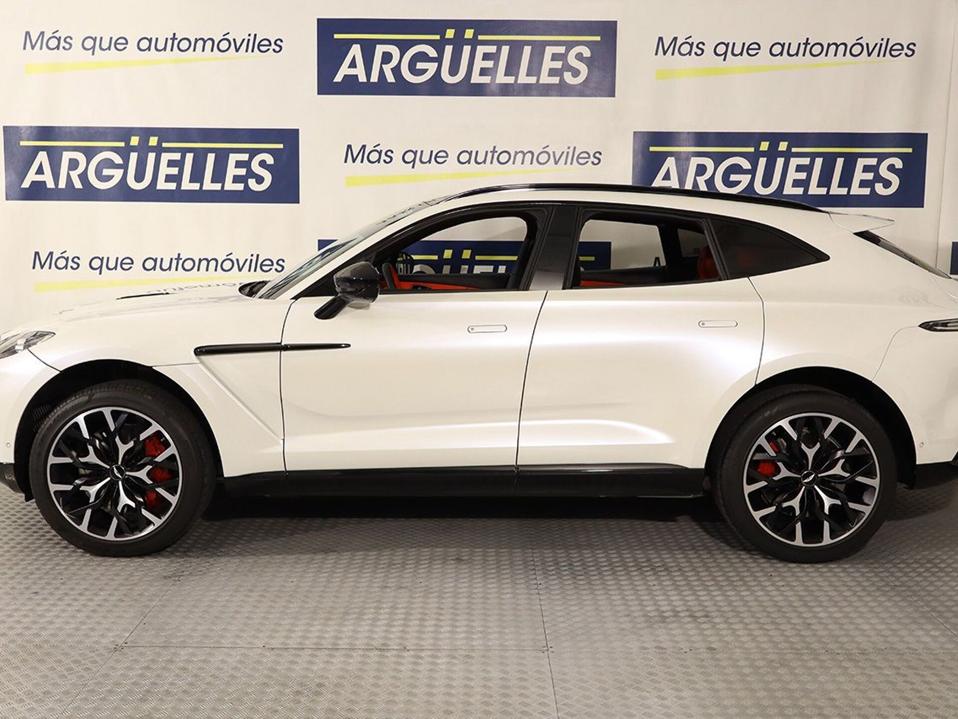 Imagen 3 de ASTON MARTIN DBX