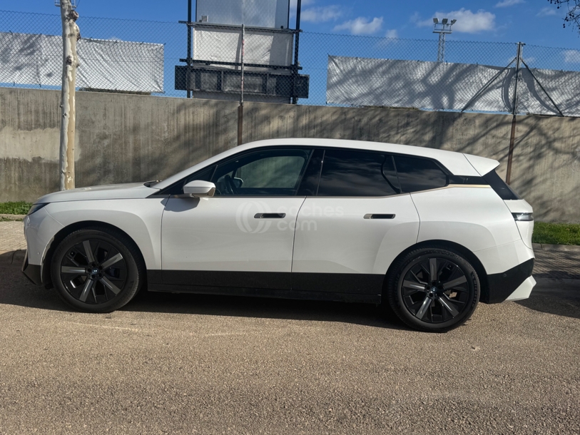 Foto del BMW iX xDrive 40