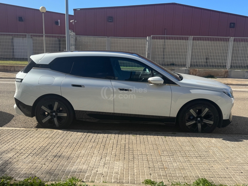 Foto del BMW iX xDrive 40