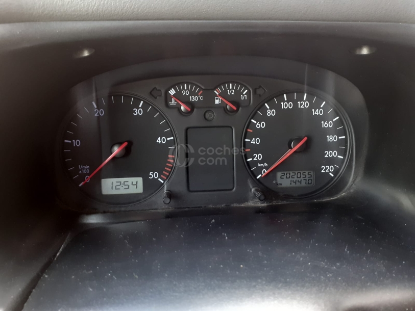 Foto del VOLKSWAGEN Transporter Furgón 2.5TDi 102 2920