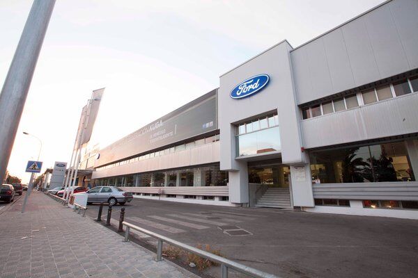 FORD Tourneo Connect (1.5 ECOBOOST PHEV ACTIVE DCT 150 5P) en Córdoba