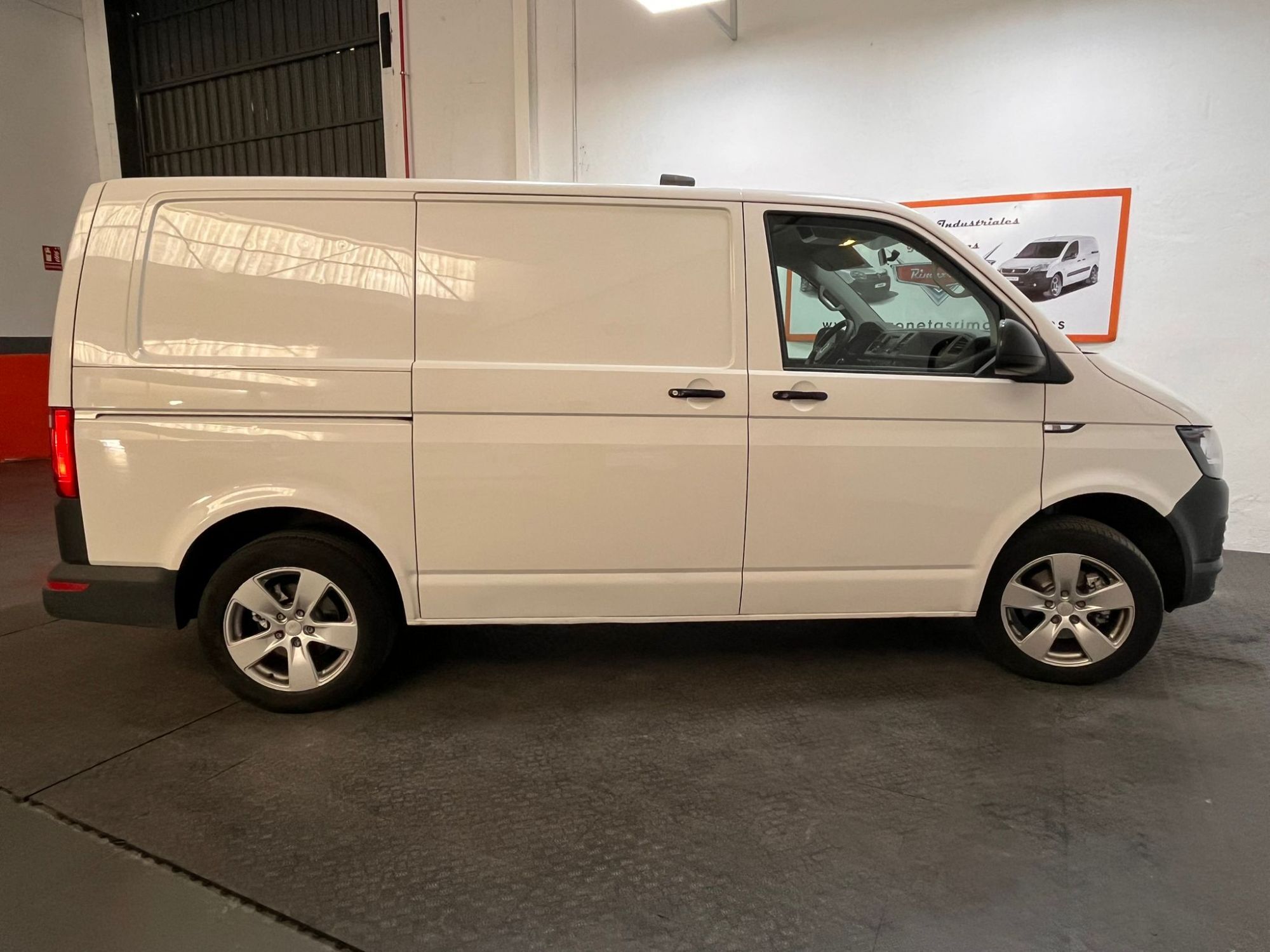 Foto del VOLKSWAGEN Transporter Furgón 2.0TDI SCR BMT 75kW