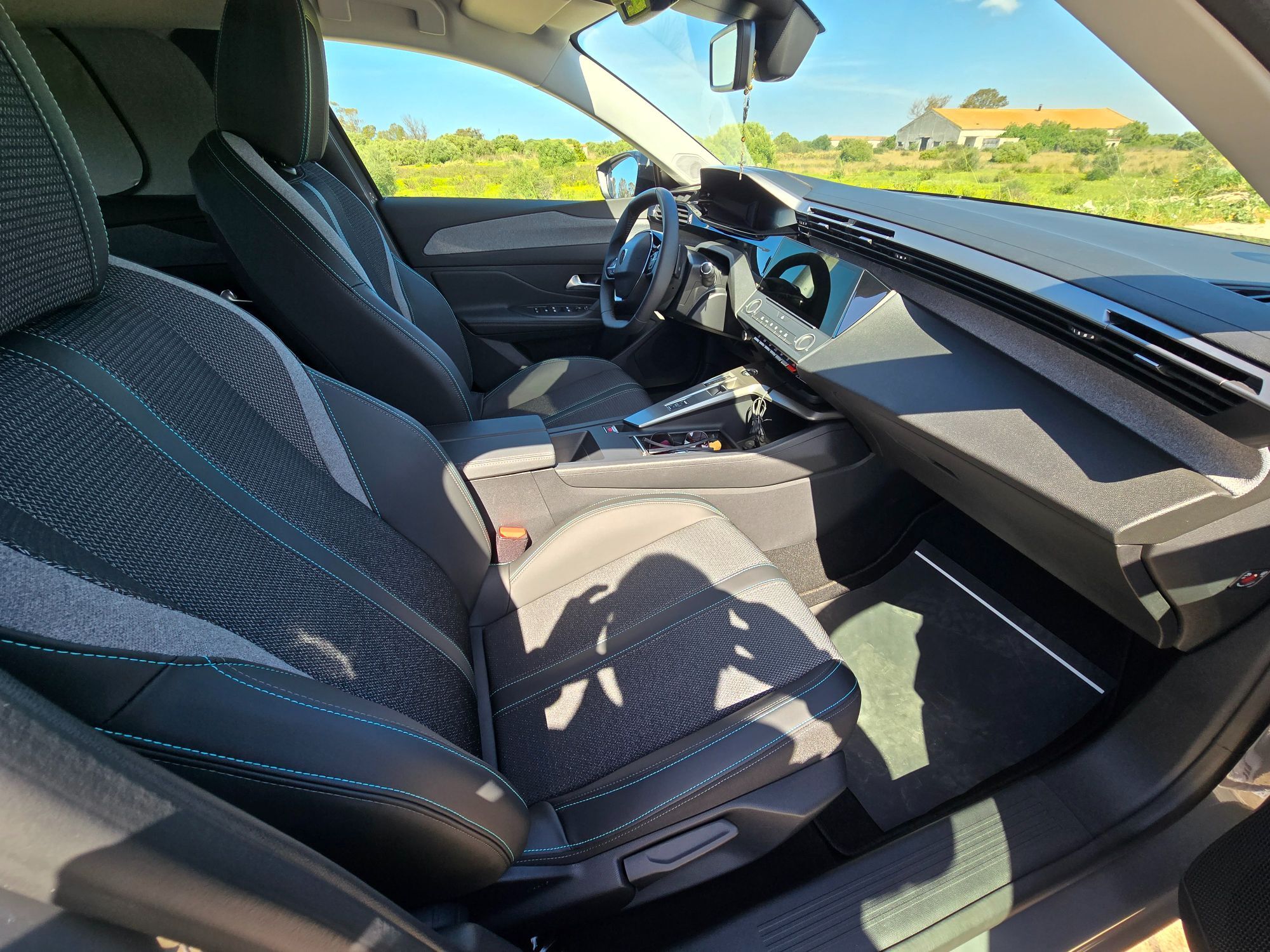 Foto del PEUGEOT 408 Hybrid 145 Allure e-DCS6