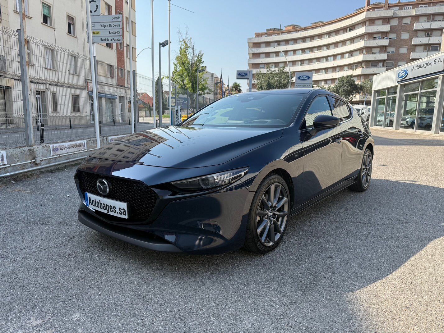 MAZDA Mazda3 (2.0 SKYACTIV-G 122cv M Hybrid Zenith Safety Black) en Barcelo