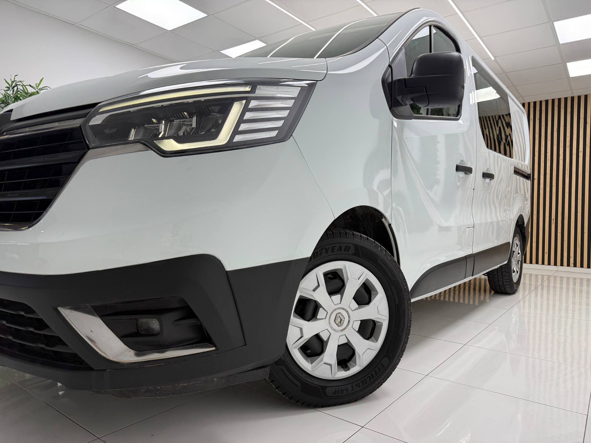 Foto del RENAULT Trafic Combi Mixto 5-6 2.0dCi Energy Blue N1 110kW