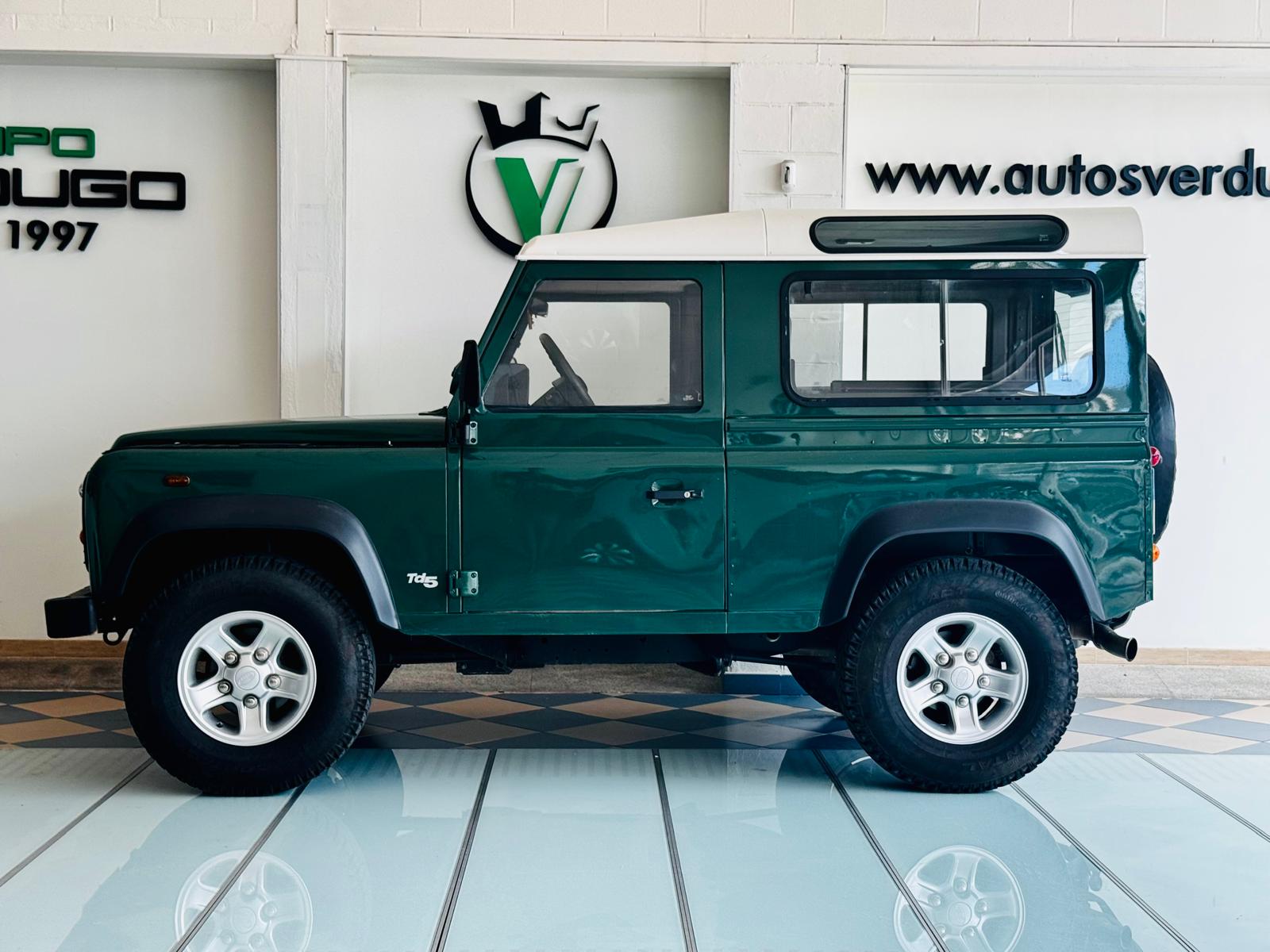 LAND ROVER Defender (90 2.5Td5 SW S) en Sevilla