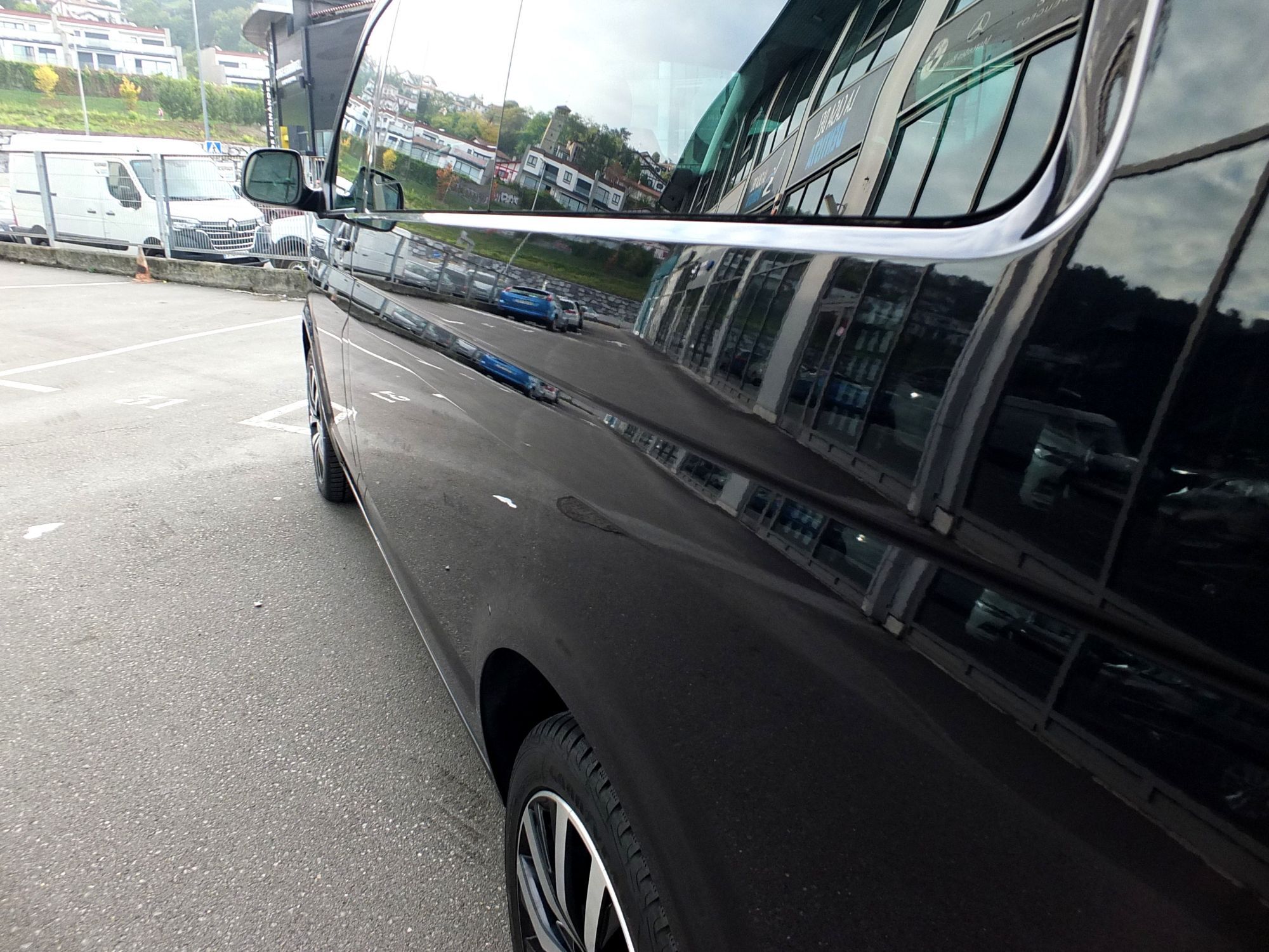 Foto del VOLKSWAGEN Multivan 2.0TDI BMT Larga Premium DSG 146kW
