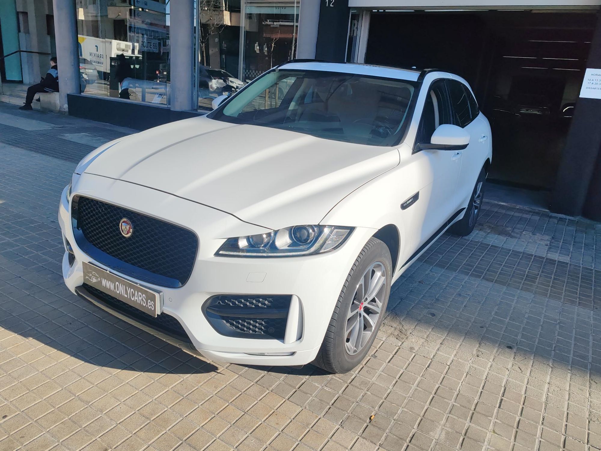 Foto del JAGUAR F-Pace 2.0i4D R-Sport Aut. AWD 240
