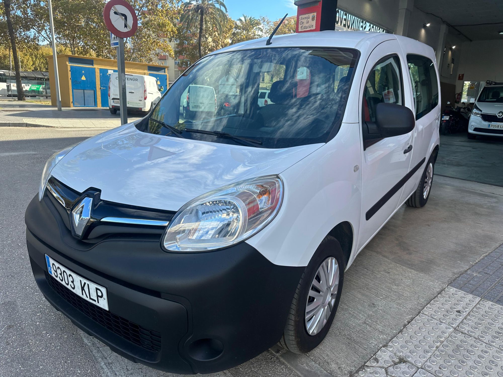 RENAULT Kangoo (Combi 1.5dCi En. Prof. M1-AF 55kW) en Málaga