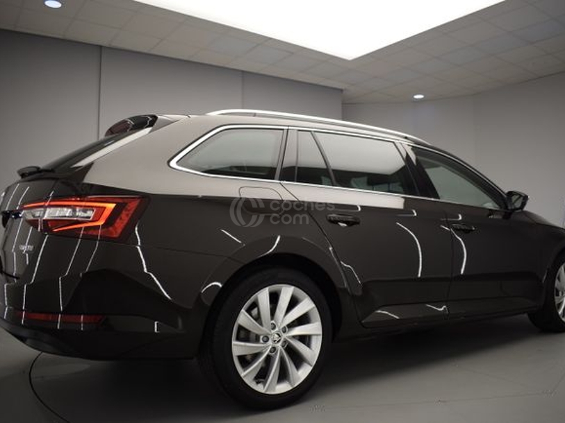 Foto del SKODA Superb Combi 2.0TDI AdBlue Style DSG 110kW