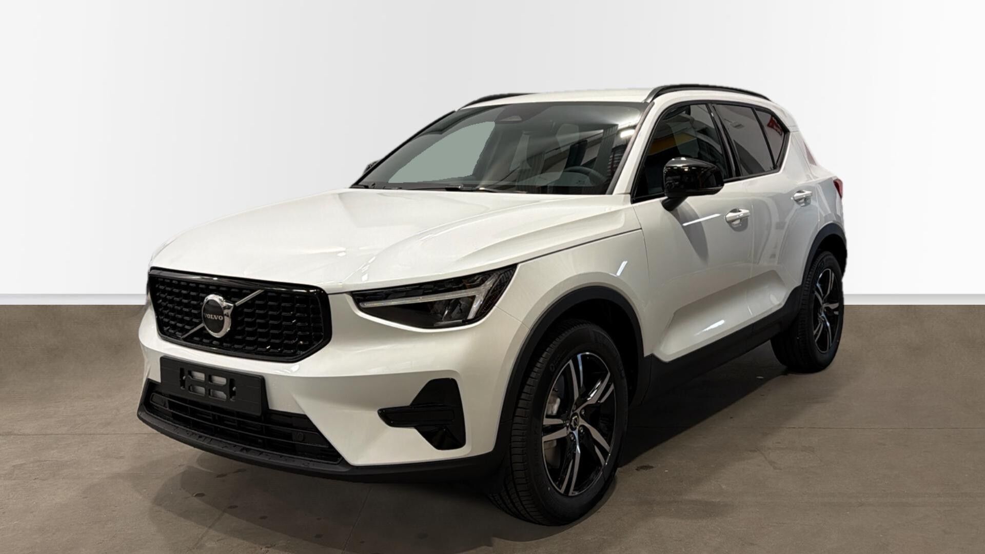 VOLVO XC40 (B3 G Plus Dark Auto 120 kW (163 CV)) en Madrid
