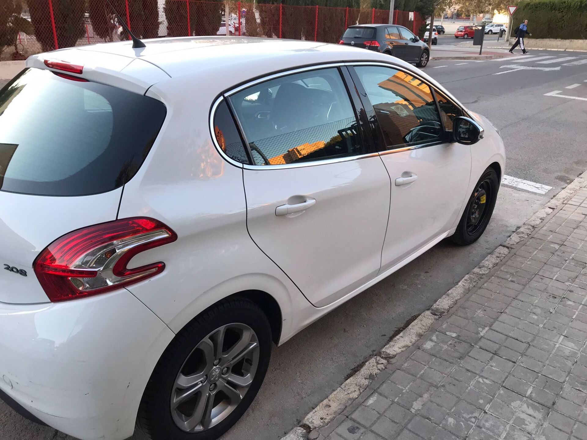 Imagen 2 de PEUGEOT 208