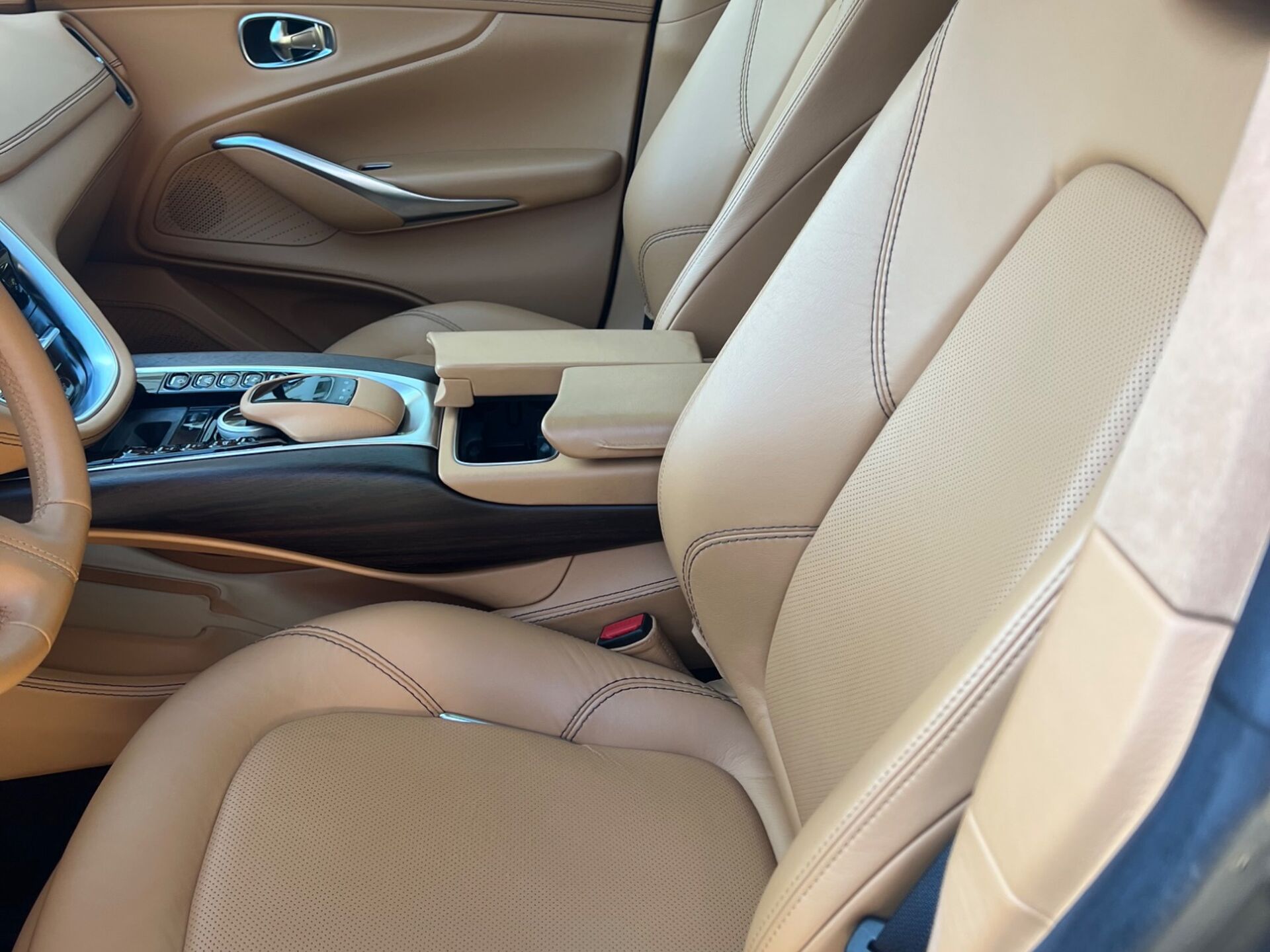 Imagen 1 de ASTON MARTIN DBX