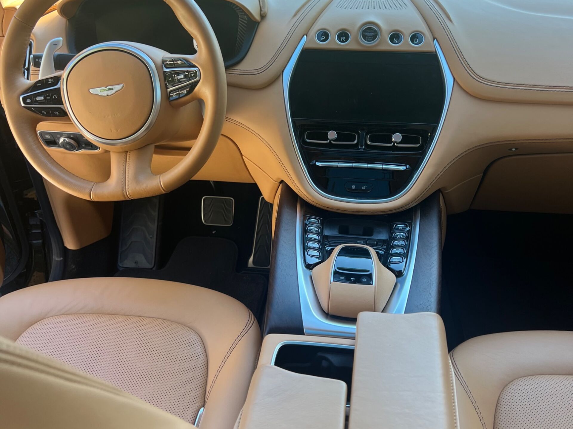 Imagen 3 de ASTON MARTIN DBX