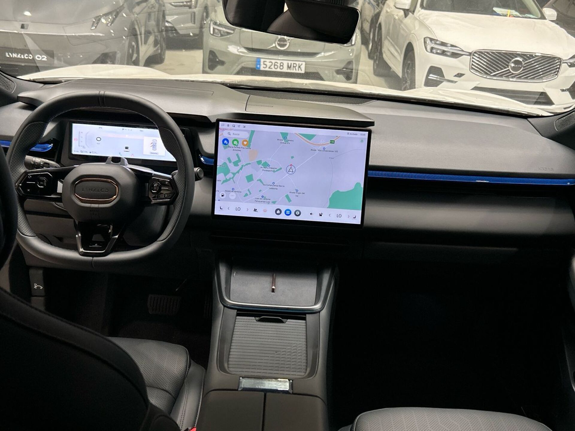 Imagen 3 de LYNK & CO 08