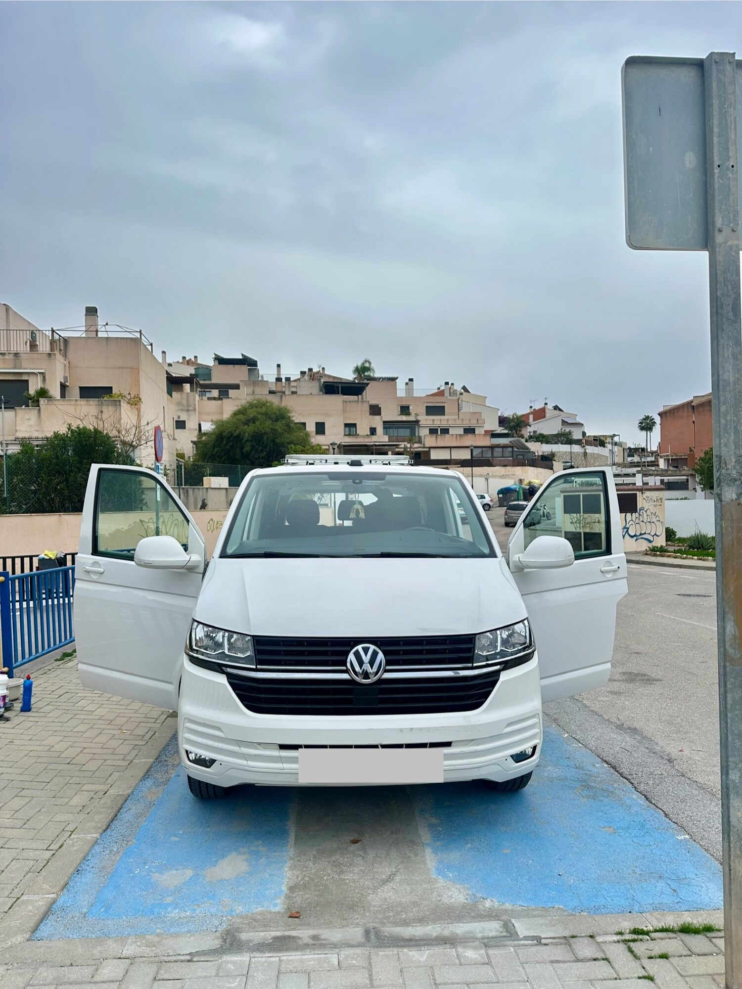 Foto del VOLKSWAGEN Caravelle 2.0TDI BMT Origin Batalla Corta 110kW