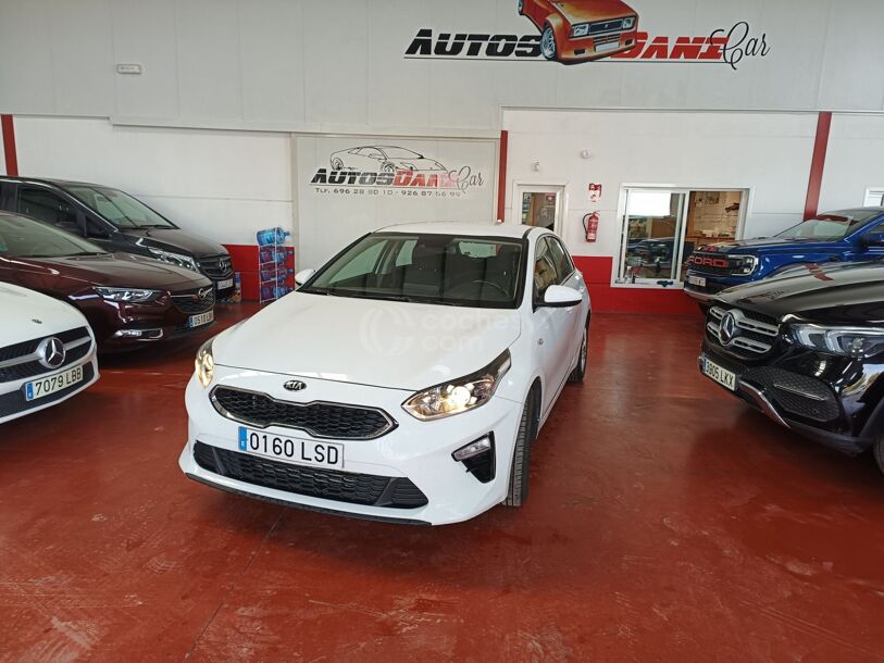 Foto del KIA Ceed 1.6 MHEV iMT Drive 136