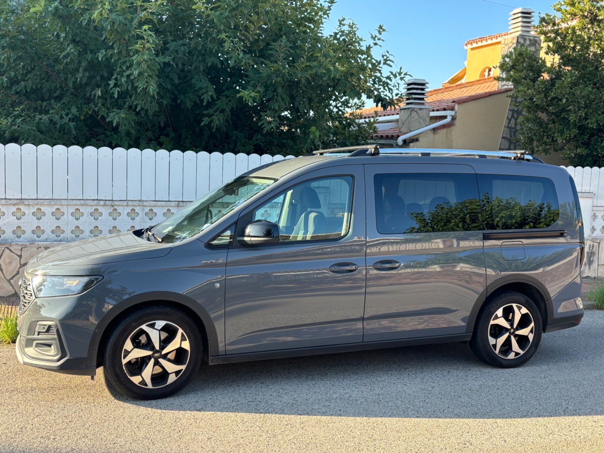 Foto del FORD Tourneo Connect 2.0 Ecoblue SWB L1 Sport 122 Aut.