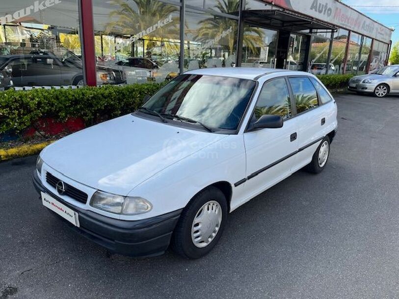 Foto del OPEL Astra 1.4i GL 82