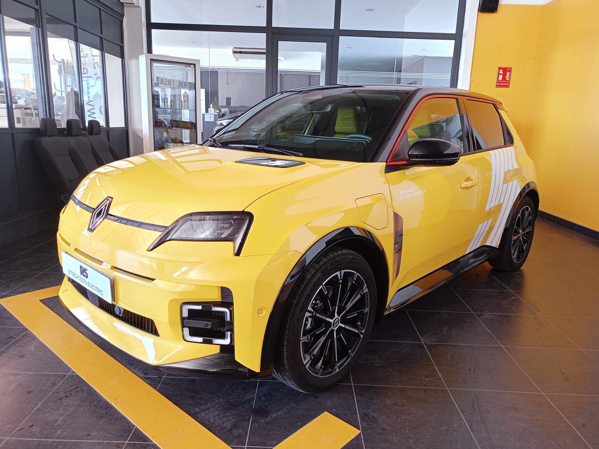 RENAULT R5 (150 CV autonomia comfort Iconic Cinq) en Huesca
