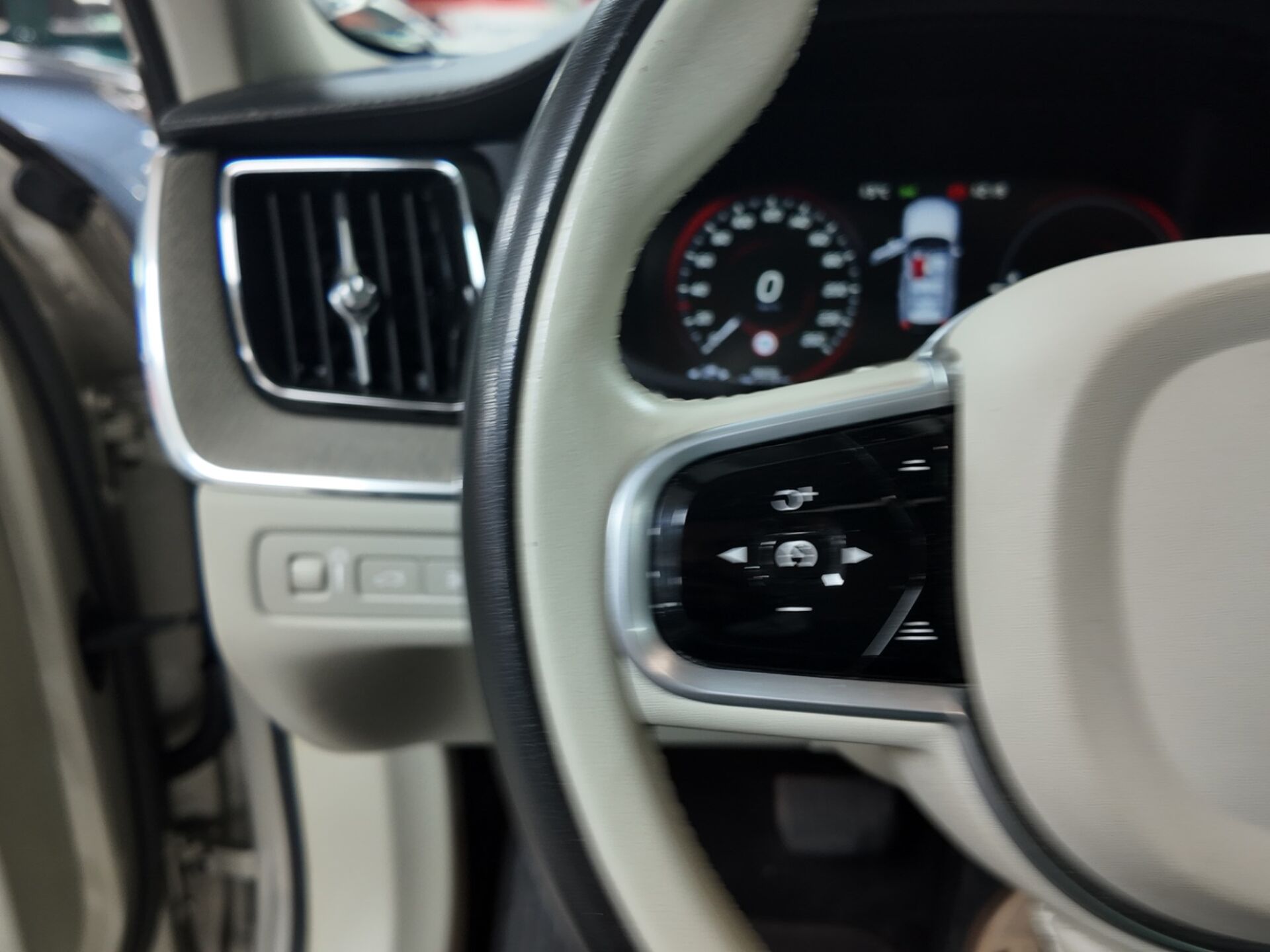 Imagen 3 de VOLVO XC60