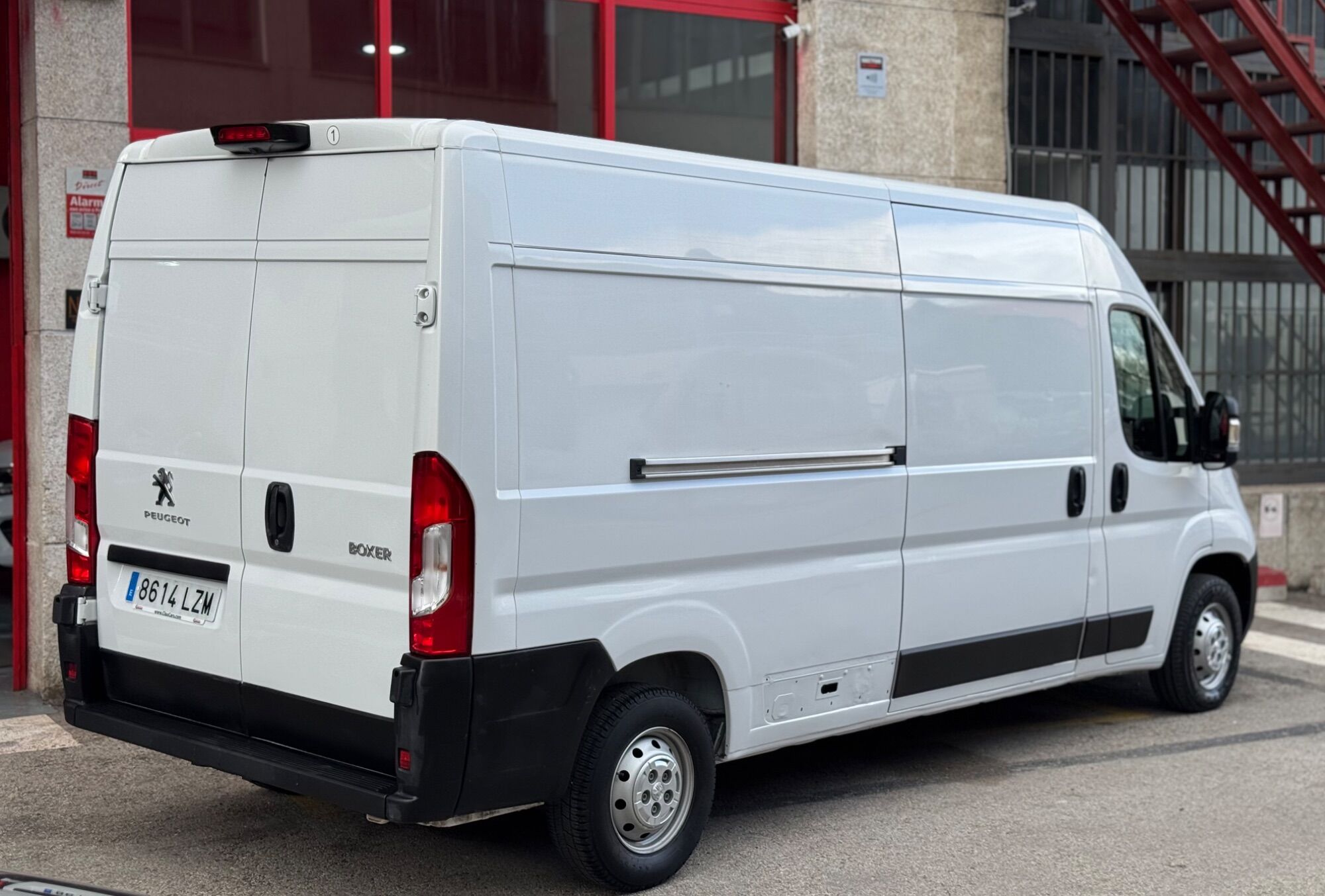 Foto del PEUGEOT Boxer Furgón 2.2BlueHDI 335 L3H2 Pack S&S 140