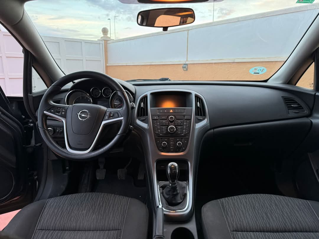 Foto del OPEL Astra 1.6CDTi S-S Dynamic 110