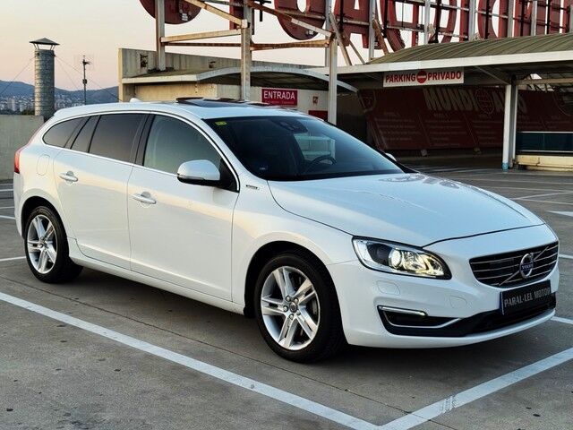 VOLVO V60 (D6 Híbrido AWD Auto 210 kW (285 CV)) en Barcelona