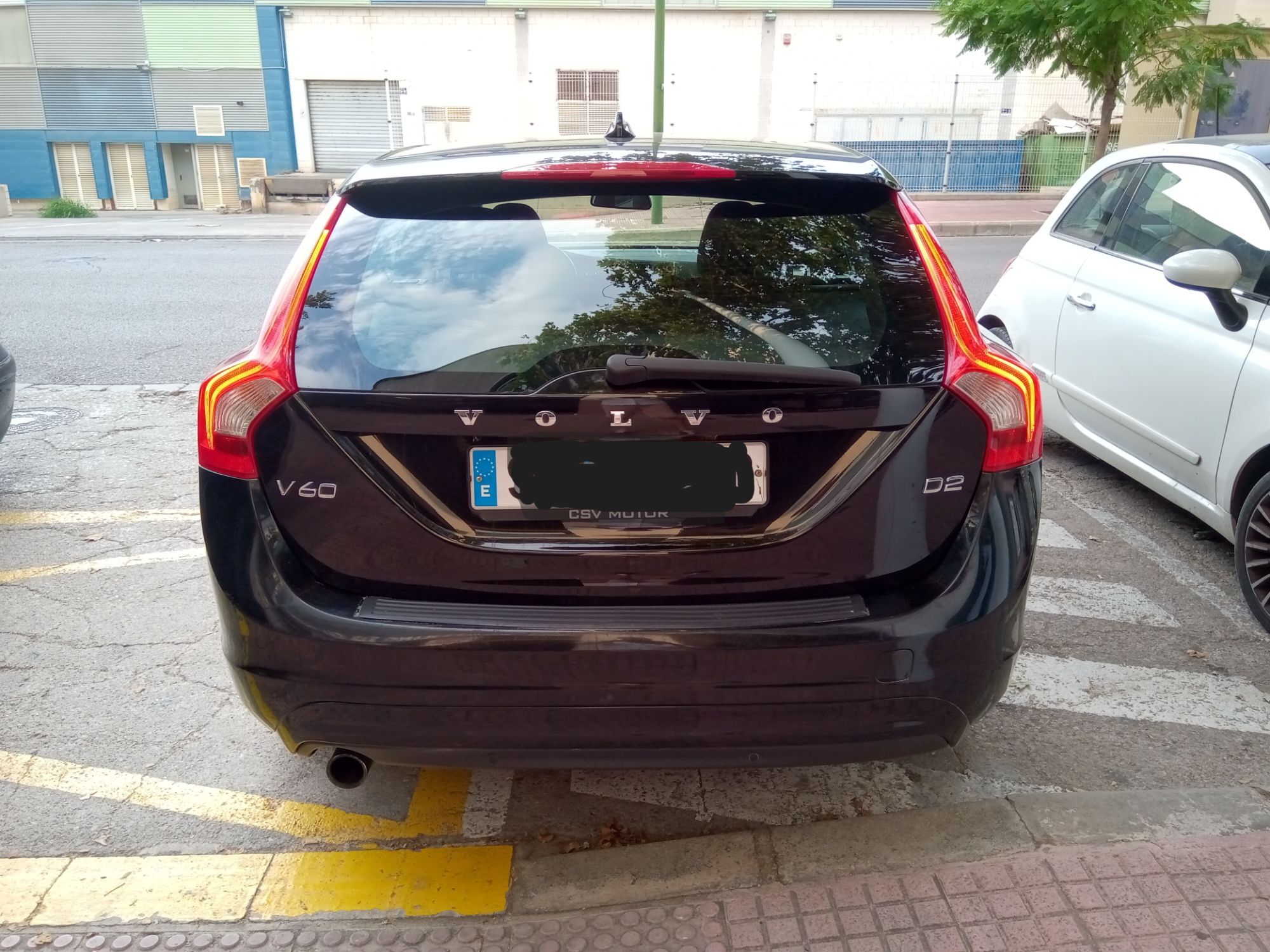 Foto del VOLVO V60 D2 R-Design Momentum Aut.