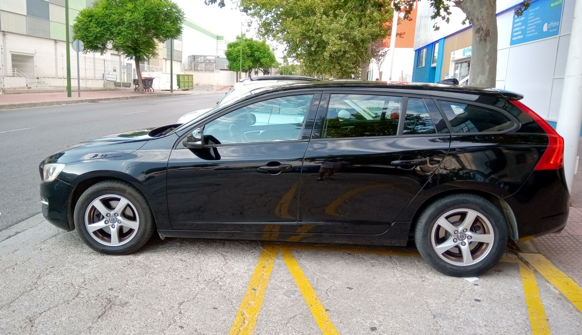 Foto del VOLVO V60 D2 R-Design Momentum Aut.