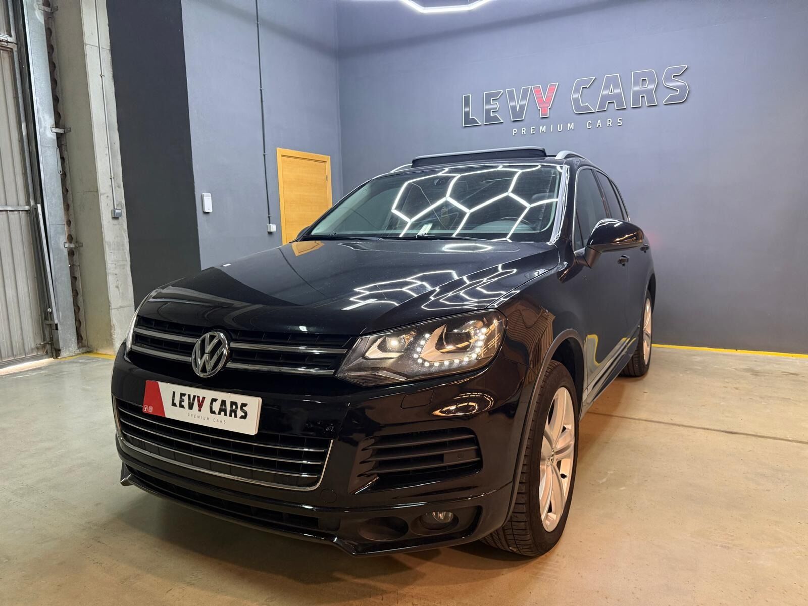 VOLKSWAGEN Touareg (3.0 V6 TDI 245cv Tiptronic R-Line BMT) en Valencia