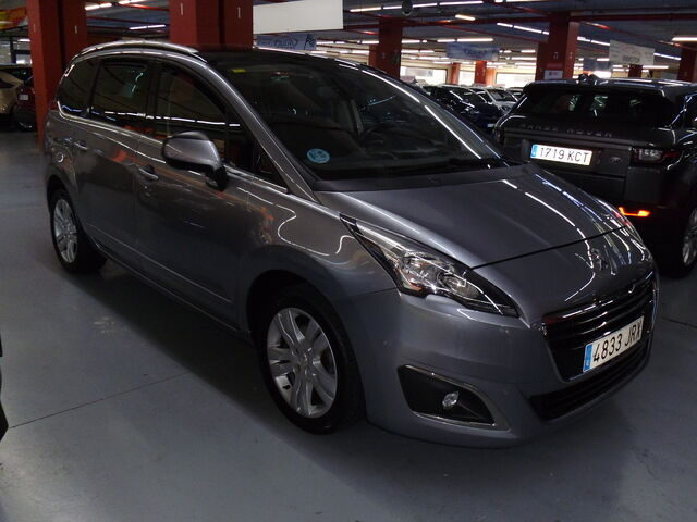 PEUGEOT 5008 (1.6 BlueHDi Allure 88 kW (120 CV)) en Barcelona