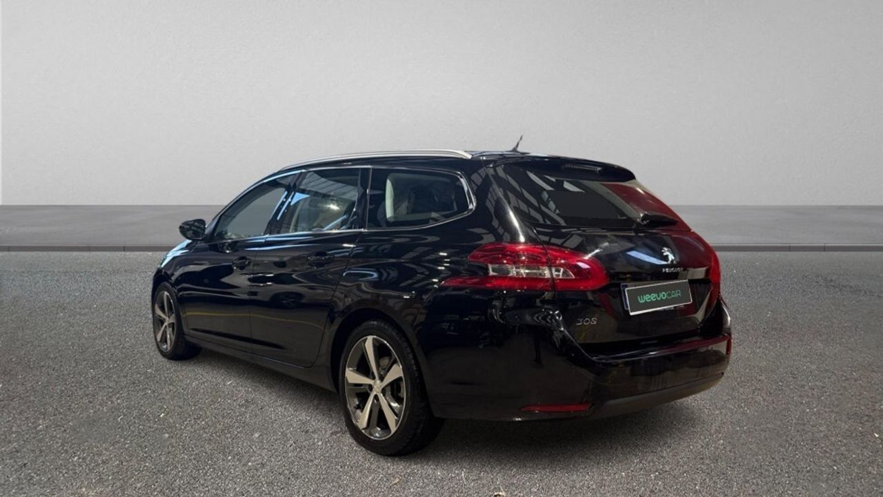 Foto del PEUGEOT 308 SW 1.2 e-THP PureTech Allure 130